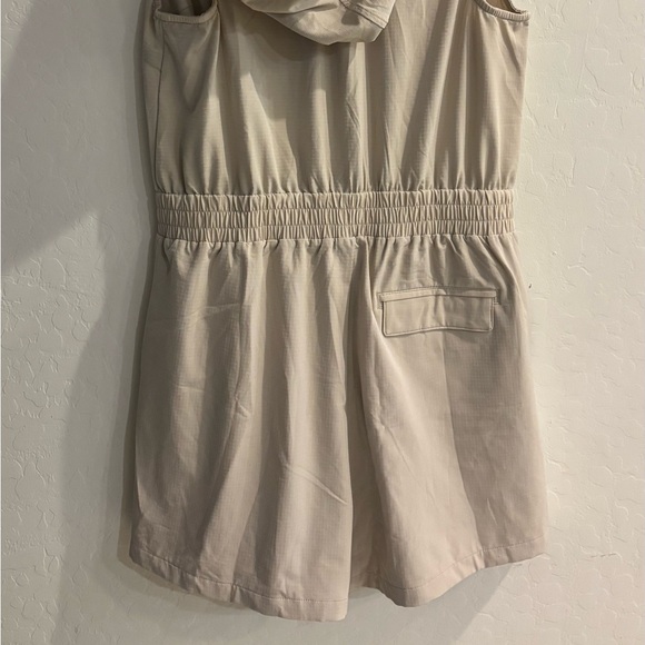 Athleta Beige Sleeveless Jumpsuit. Tan. Size Small - Picture 4 of 8